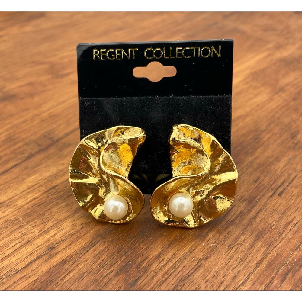 Vintage Sculptural Clip On Earrings Gold Tone Abstract Ribbon Faux Pearl Accents - Picture 10 of 13